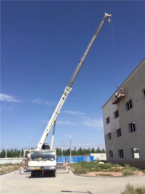 呈贡区“轻装强干”—— 吊车的 “轻量化臂架” 技术